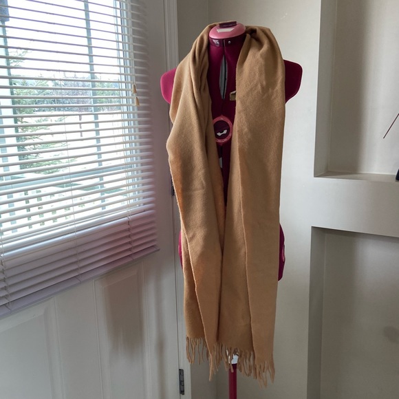 100% Lambswool tan large fringed detailing scarf. Great used condition. - Picture 2 of 6